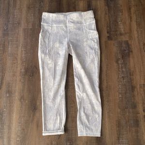 Lululemon crop legging size 8 with pockets